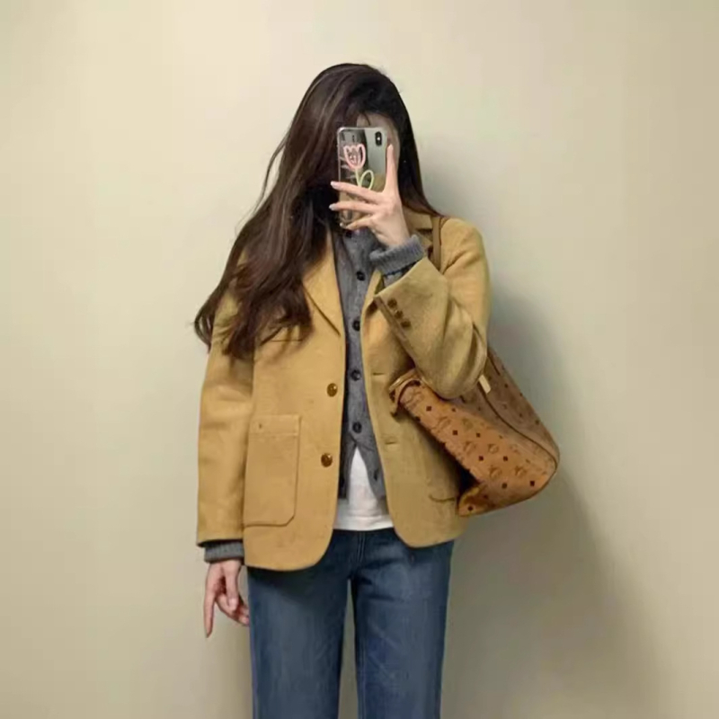 Retro britiškas trumpas korėjietiško stiliaus geltonas vilnonis viršutinis drabužis rudeniui ir žiemai