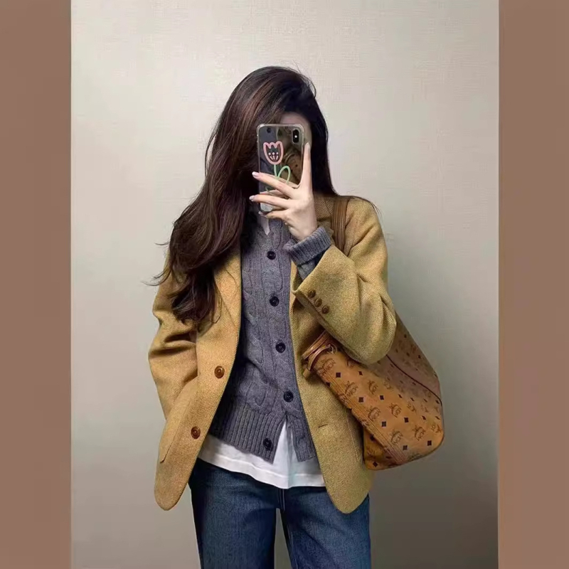 Retro britiškas trumpas korėjietiško stiliaus geltonas vilnonis viršutinis drabužis rudeniui ir žiemai