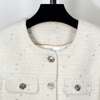 Μοναδικό, μοντέρνο και κομψό μπουφάν σχεδιαστών υψηλής ποιότητας σε γαλλικό στιλ του 2025 με εκλεπτυσμένη και κομψή ατμόσφαιρα