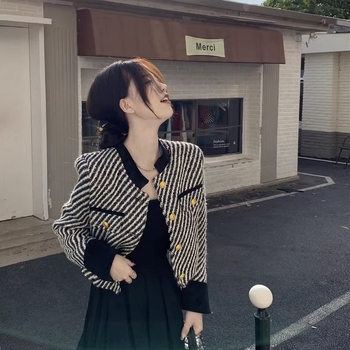 Ζακέτα εμπνευσμένη από την Chanel σε κορεατικό στιλ για μικροκαμωμένες γυναίκες, αρχές φθινοπώρου 2025, Μπλούζα με κοντό γιακά και χοντρό τελείωμα, μοντέρνα