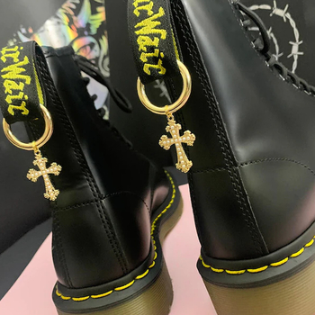 Χονδρική Punk Vintage Alloy Pearl Diamond Cross Shoe Buckle Martin Boots Γυναικεία Αξεσουάρ Παπουτσιών Κρεμαστό Μπρελόκ Σταυρού