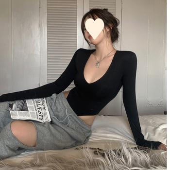 Dámsky overal s dlhým rukávom a výstrihom do V v americkom štýle, slim fit, strečový pás, vnútorná spodná košeľa, visiace tričko v rozkroku