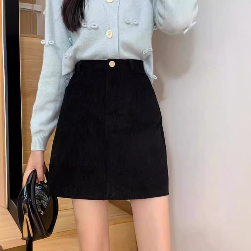 Dámska manšestrová čierna sukňa na jeseň a zimu 2024 s vysokým pásom, zoštíhľujúca sukňa v áčkovom strihu, malá módna boková sukňa