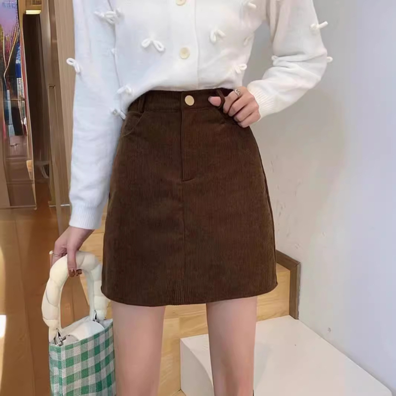 Dámska manšestrová čierna sukňa na jeseň a zimu 2024 s vysokým pásom, zoštíhľujúca sukňa v áčkovom strihu, malá módna boková sukňa