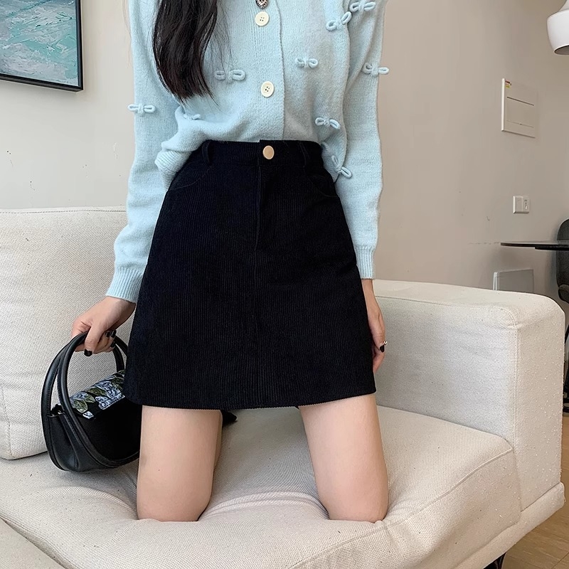 Dámska manšestrová čierna sukňa na jeseň a zimu 2024 s vysokým pásom, zoštíhľujúca sukňa v áčkovom strihu, malá módna boková sukňa