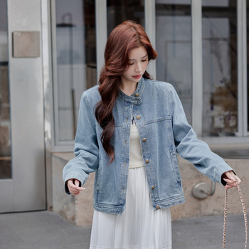 Πραγματική φωτογραφία αυτοσυντηρούμενου μπλε τζιν μπουφάν σε στιλ Χονγκ Κονγκ για γυναίκες σε φθινοπωρινό στυλ, χαλαρό και λεπτό κοντό τοπ με μπουφάν