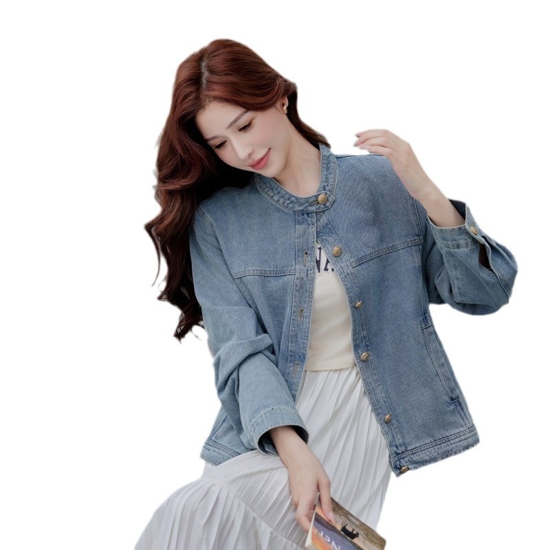 Prava fotografija samostalno zadržane retro plave traper jakne za žene u jesen, široki i uski kratki gornji dio jakne