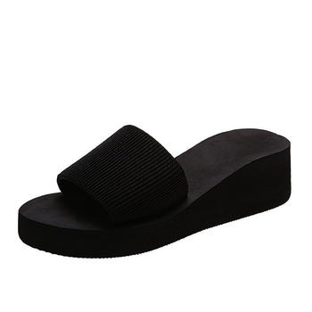 Nemojte kupovati papuče bez razlike. Ove moderne papuče su udobne i prozračne s nagibom od brušene kože (3-5 cm).