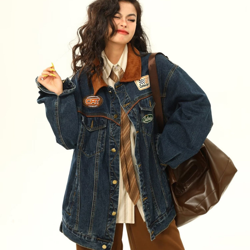 Διασυνοριακό τζιν παλτό με vintage ραφή σε αμερικανικό στιλ για την άνοιξη και το φθινόπωρο του 2024, μοντέρνο, χαλαρό, casual, πλυμένο μπουφάν μοτοσικλέτας.