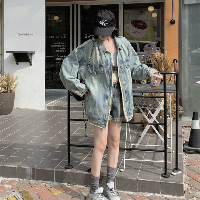 Plius dydžio moteriškas 2025 m. ankstyvą pavasarį naujas storas sesers retro vaikino vėjo prašmatnus skalbto silueto laisvalaikio džinsinis paltas