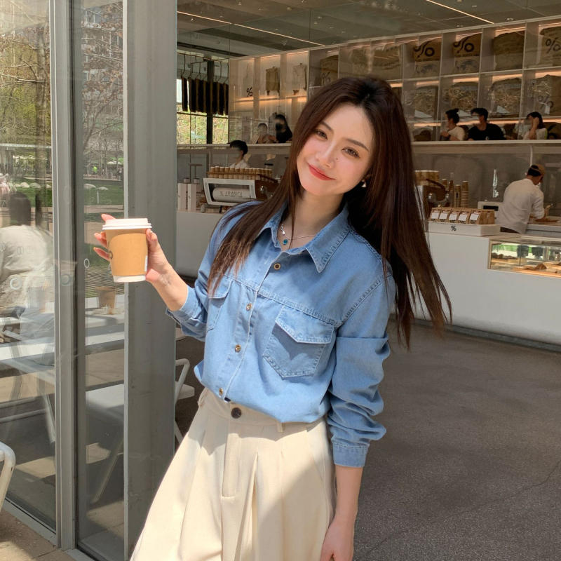 Tamnoplava vintage mekana traper košulja ravnih ramena u hongkonškom stilu za žene, kolekcija proljeće i jesen 2025., topić sitnog izgleda u retro stilu