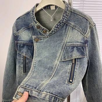 Γυναικείο τζιν μπουφάν υψηλής ποιότητας με ρετρό σχεδιασμό σε αμερικανικό στιλ και γιακά, για την άνοιξη και το φθινόπωρο του 2024, νέο χαλαρό κοντό μπουφάν