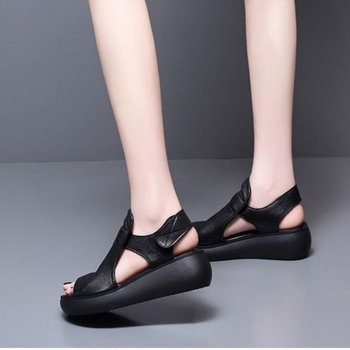 Mo Lian Pai rimske sandale od prave mekane kože, nove šuplje, mekane, neklizajuće, otporne na habanje, ženske majčinske cipele, ljeto 2025.