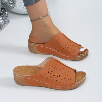 Zahraničný obchod Jednoduché dámske sandále a papuče s hrubou podrážkou, zvýšené letné nové sandále a papuče s dutým klinom pre ženy v plus size veľkosti