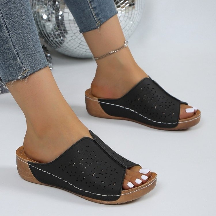 Zahraničný obchod Jednoduché dámske sandále a papuče s hrubou podrážkou, zvýšené letné nové sandále a papuče s dutým klinom pre ženy v plus size veľkosti