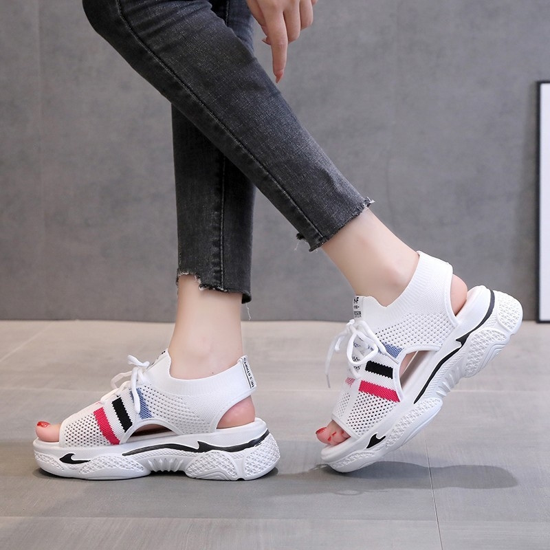 Ārējās tirdzniecības plus izmēra sieviešu sandales 2023. gada vasaras jaunas dobas elpojošas, šņorējamas, plakanas platformas, ikdienas kurpes sievietēm