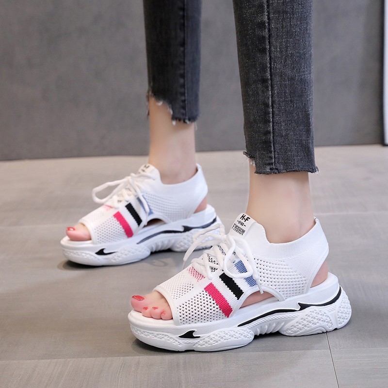 Ārējās tirdzniecības plus izmēra sieviešu sandales 2023. gada vasaras jaunas dobas elpojošas, šņorējamas, plakanas platformas, ikdienas kurpes sievietēm