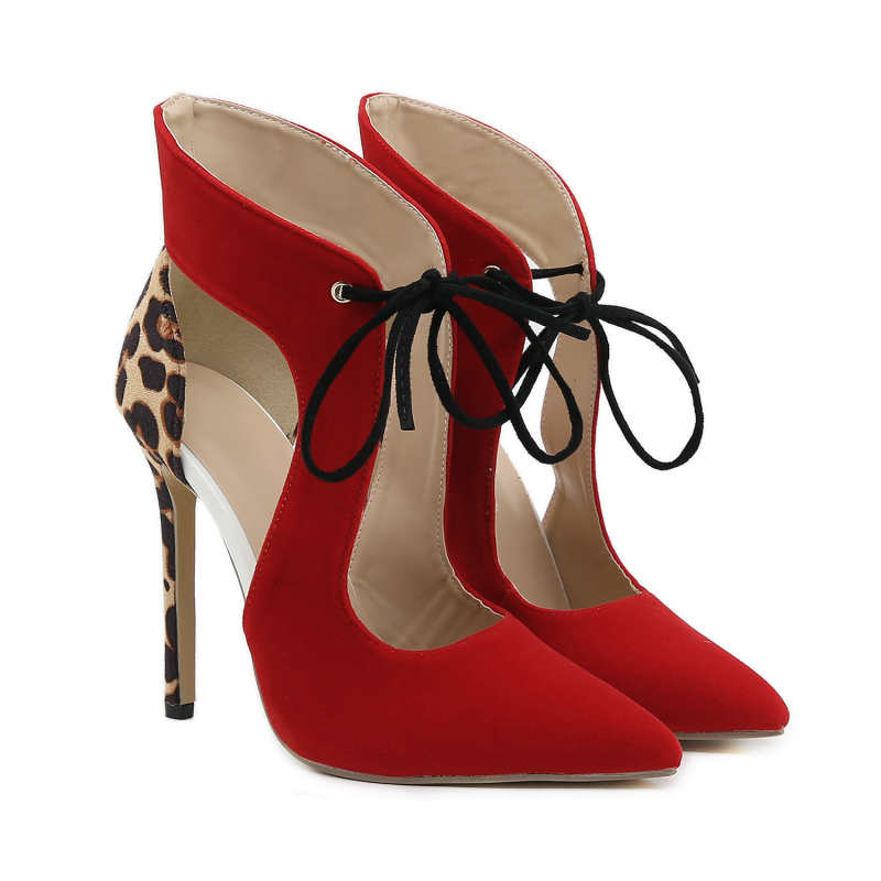 Dámske sandále s špicatou špičkou v zahraničnom obchode, letné 2023, farebne zladené, červené, sexy, s dutým remienkom a vysokým podpätkom, veľkosť 40