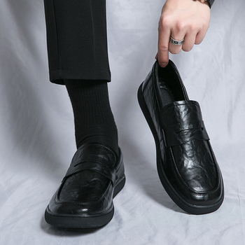 2025 Ανδρικά φλατ μοκασίνια άνοιξης και καλοκαιριού με μαλακές σόλες και σχέδιο slip-on, casual δερμάτινα παπούτσια για άνδρες