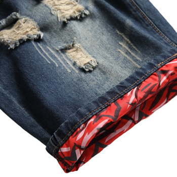 Naujiena sandėlyje. Išskirtinės penkių taškų kelnės su skylutėmis. Japoniško stiliaus, retro stiliaus, trinčiai dryžuotos vyriškos džinsinės kelnės. Mados prekės ženklas.