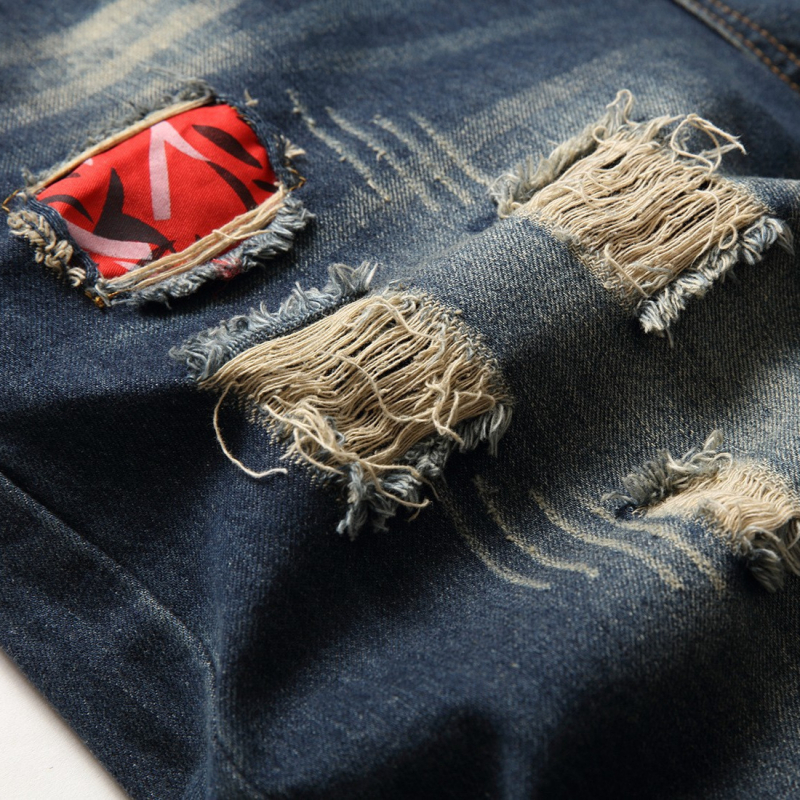 Naujiena sandėlyje. Išskirtinės penkių taškų kelnės su skylutėmis. Japoniško stiliaus, retro stiliaus, trinčiai dryžuotos vyriškos džinsinės kelnės. Mados prekės ženklas.