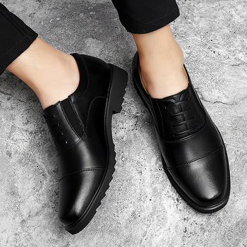 Veľkoobchodné nové pánske ležérne kožené topánky s gumenou podrážkou, pohodlné a priedušné topánky s špičkou, britské čierne kožené topánky