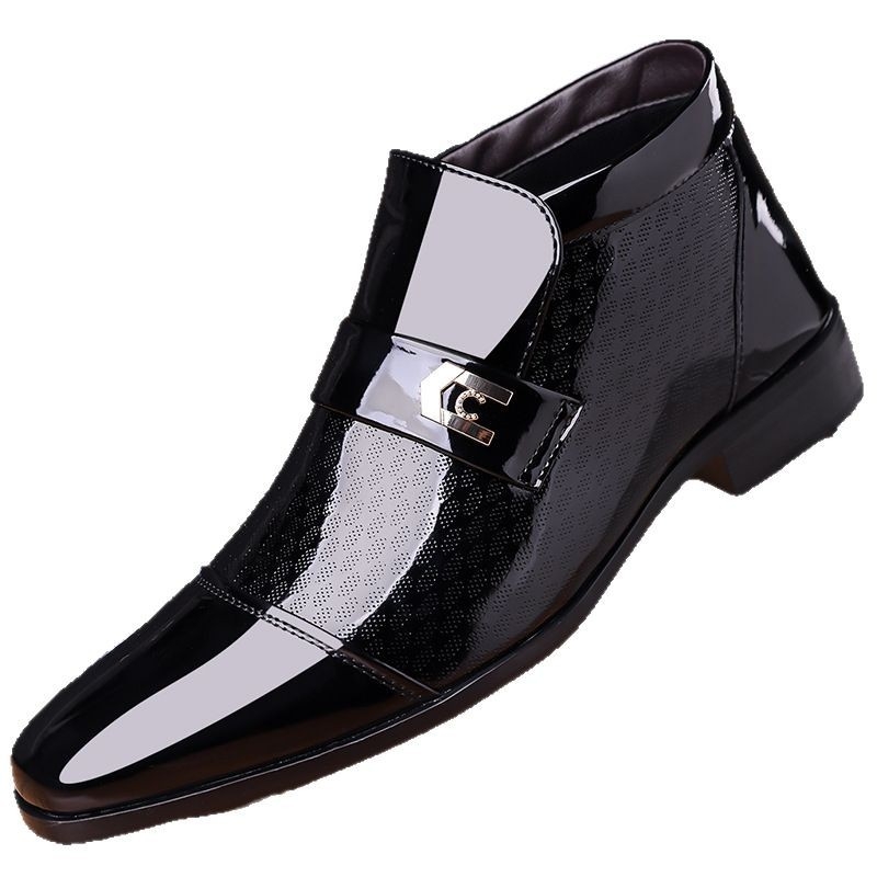 Pánske topánky v svetlých farbách pre biznis a ležérne nosenie