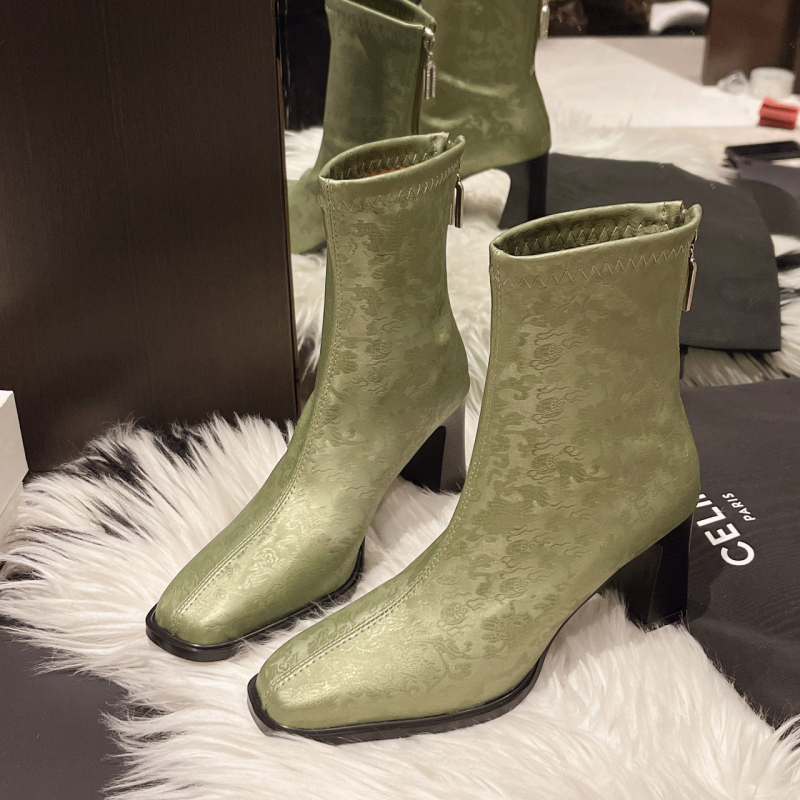 Europske i američke prekogranične modne čizme čistih boja 2025. Jesen i zima, nove korejske modne čizme s debelom petom, velike elegantne ženske cipele