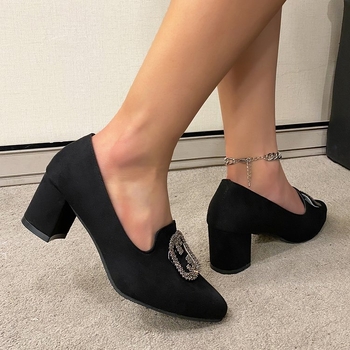 Λευκά ρετρό δερμάτινα παπούτσια με χοντρή σόλα για γυναίκες, Άνοιξη 2025 Νέο στυλ, σε συνδυασμό με φούστες, παπούτσια Mary Jane γαλλικού στιλ, μοντέρνα