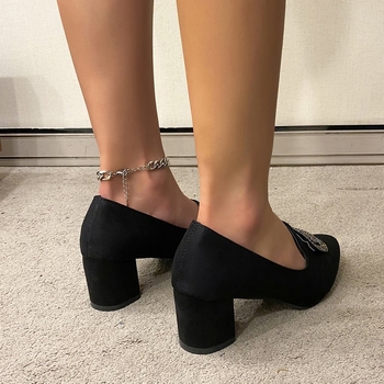 Λευκά ρετρό δερμάτινα παπούτσια με χοντρή σόλα για γυναίκες, Άνοιξη 2025 Νέο στυλ, σε συνδυασμό με φούστες, παπούτσια Mary Jane γαλλικού στιλ, μοντέρνα