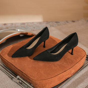 Γνήσια δερμάτινα παπούτσια με ψηλοτάκουνα από γνήσιο δέρμα προβάτου, άνοιξη και φθινόπωρο 2025, γαλλικού στιλ, επαγγελματικής χρήσης, με μυτερή μύτη και ρηχό άνοιγμα, με ένα μόνο τακούνι, γυναικεία, μεσαίου τακουνιού.