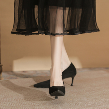 Γνήσια δερμάτινα παπούτσια με ψηλοτάκουνα από γνήσιο δέρμα προβάτου, άνοιξη και φθινόπωρο 2025, γαλλικού στιλ, επαγγελματικής χρήσης, με μυτερή μύτη και ρηχό άνοιγμα, με ένα μόνο τακούνι, γυναικεία, μεσαίου τακουνιού.