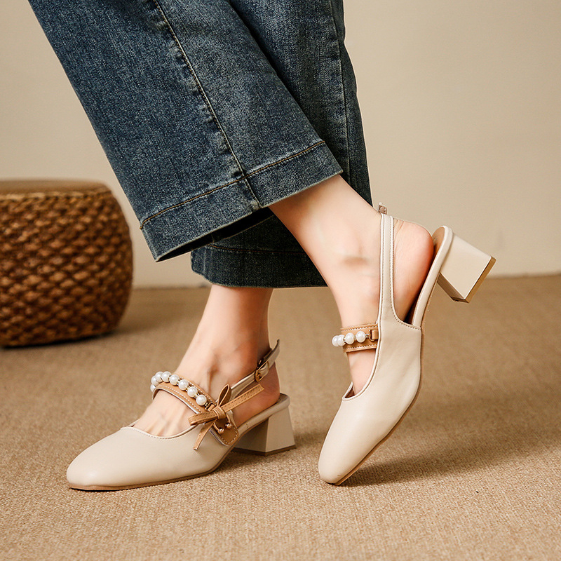 Letné sandále s hrubým podpätkom a špičkou z kolekcie 2024, letné outfity vo francúzskom štýle s vílou, módne univerzálne sandále s perlovou prackou