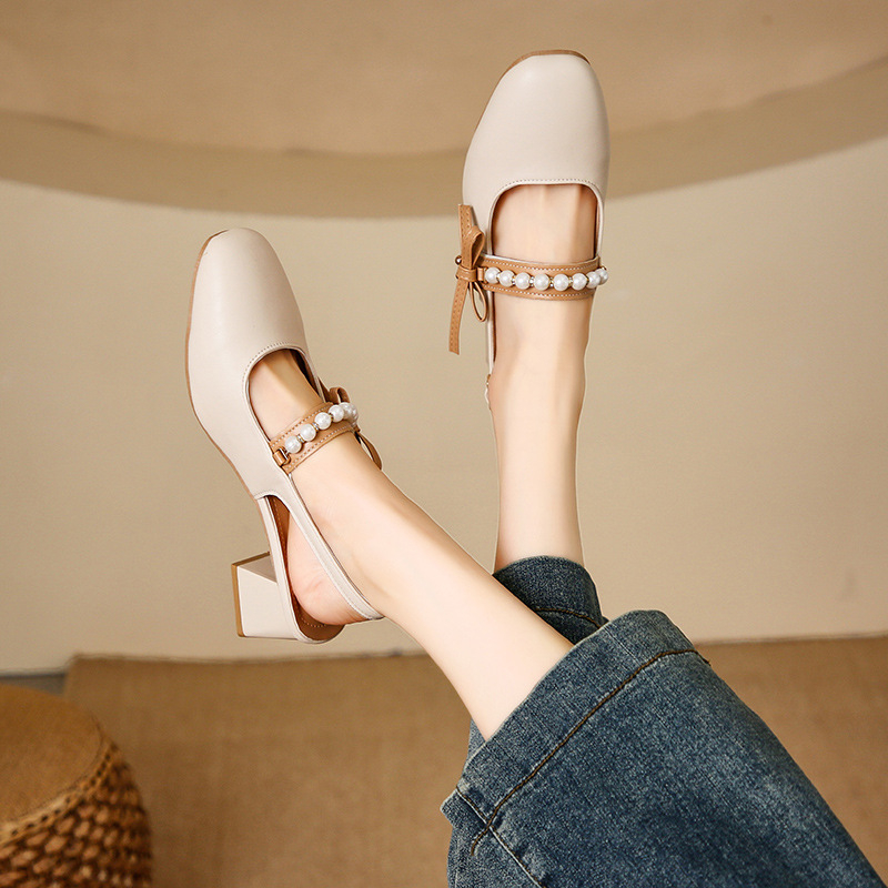 Letné sandále s hrubým podpätkom a špičkou z kolekcie 2024, letné outfity vo francúzskom štýle s vílou, módne univerzálne sandále s perlovou prackou