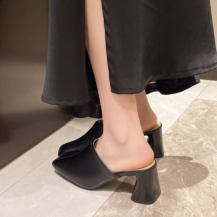 Europske i američke plus size Baotou Half Slippers 2025 Square Potpetice Novi stil Sandale Moderna vanjska odjeća Debela potpetica Lijene Muller cipele