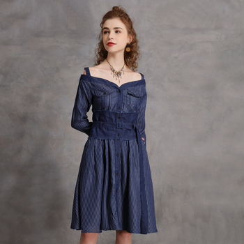 Elegantné pruhované šaty s odhalenými ramenami a lodičkovým výstrihom z tencelového denimu, krátka retro sukňa 2024, široký opasok A82156