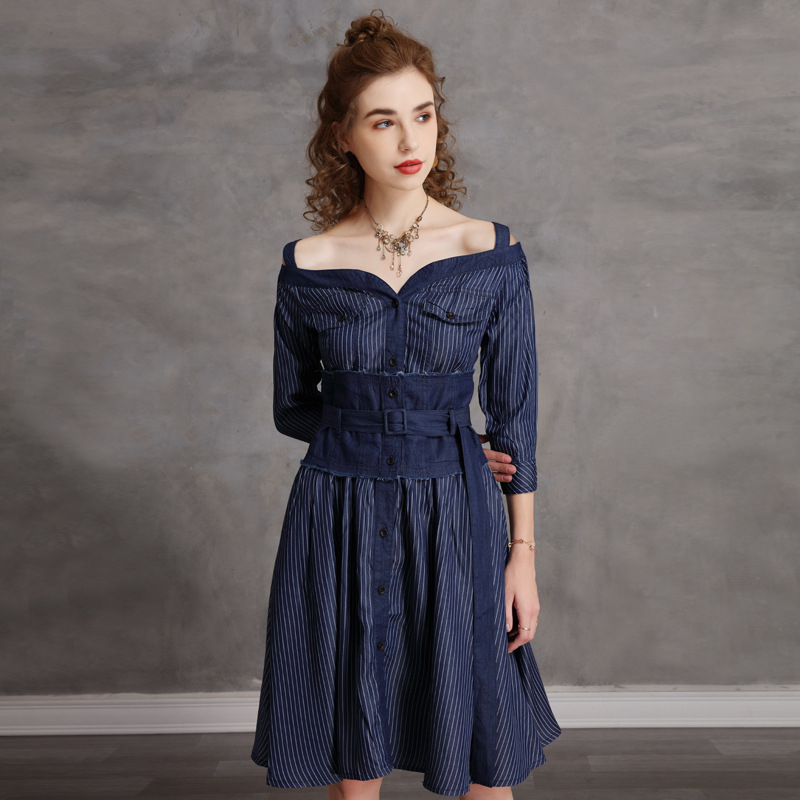 Elegantné pruhované šaty s odhalenými ramenami a lodičkovým výstrihom z tencelového denimu, krátka retro sukňa 2024, široký opasok A82156