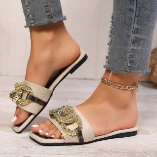 Ljeto 2025. Novi stil jednostavne vjetrovite otvorene prste za žene na plažu, vanjske trgovine, plus veličine, eksplozije, ravno dno, četvrtaste modne sandale i papuče