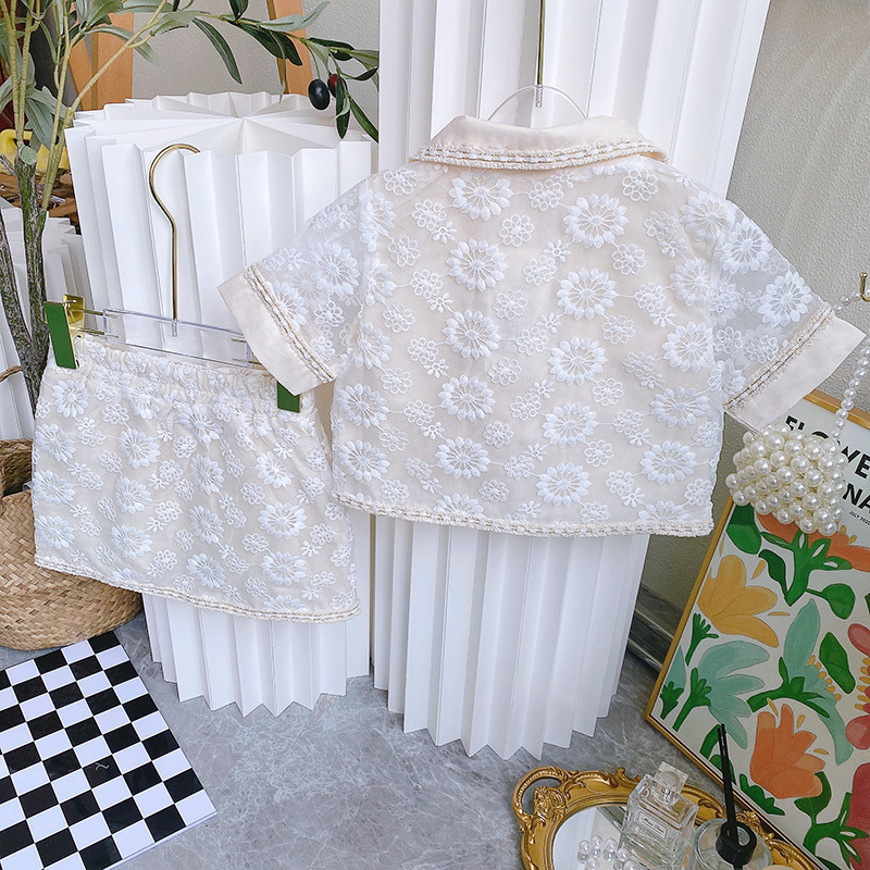 Costum casual de vară 2024 pentru copii, stil nou, brodat, la modă, prințesă, pentru copii, cu fustă scurtă parfumată mică, set din două piese pentru copii