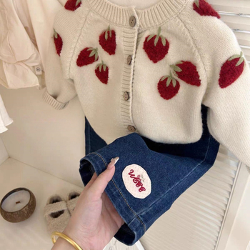 Νέα χειροποίητη ζακέτα με κέντημα φράουλας για κορίτσια 2025, ρετρό στερεοφωνικό, άνοιξη και φθινόπωρο, για κορίτσια