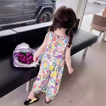 Trendovski cvjetni komplet za djevojčice za ljeto 2025., novi korejski čipkasti top bez rukava i široke hlače, dvodijelni set