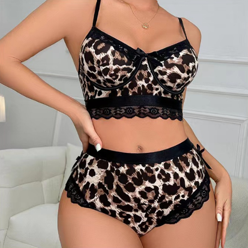 Gražūs apatiniai moterims, seksualūs, leopardo spaudos, sustorėjusios mažos krūtinės liemenėlės, seksualūs nėrinių dirželiai, leopardo spaudos pižamos, dviejų dalių apatiniai