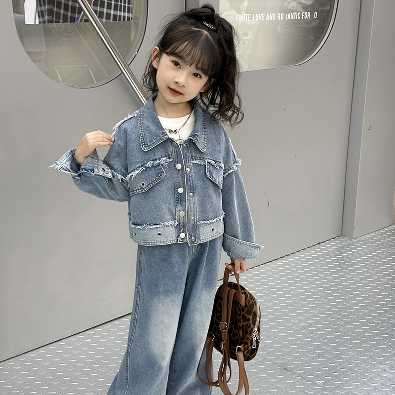 Mergaičių pavasarinis kostiumas 2025 m. Naujas vaikiškas madingas džinsinis plačių klešnių kostiumas Stilinga mergaičių pavasario ir rudens dviejų dalių suknelė