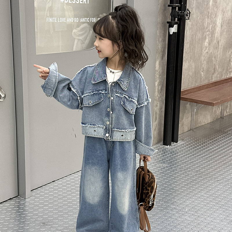 Mergaičių pavasarinis kostiumas 2025 m. Naujas vaikiškas madingas džinsinis plačių klešnių kostiumas Stilinga mergaičių pavasario ir rudens dviejų dalių suknelė