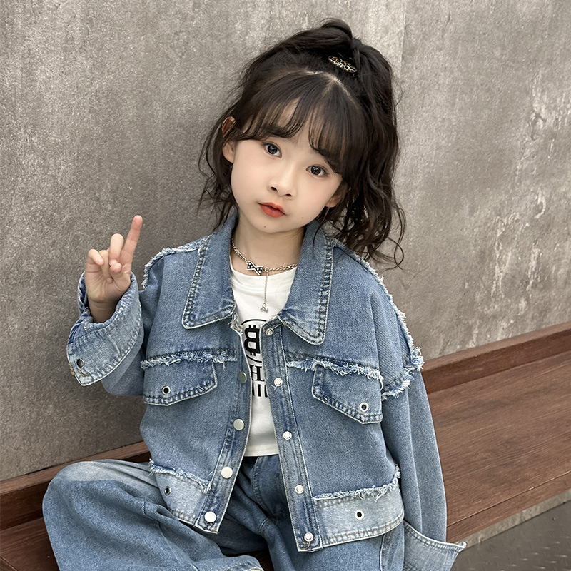 Mergaičių pavasarinis kostiumas 2025 m. Naujas vaikiškas madingas džinsinis plačių klešnių kostiumas Stilinga mergaičių pavasario ir rudens dviejų dalių suknelė