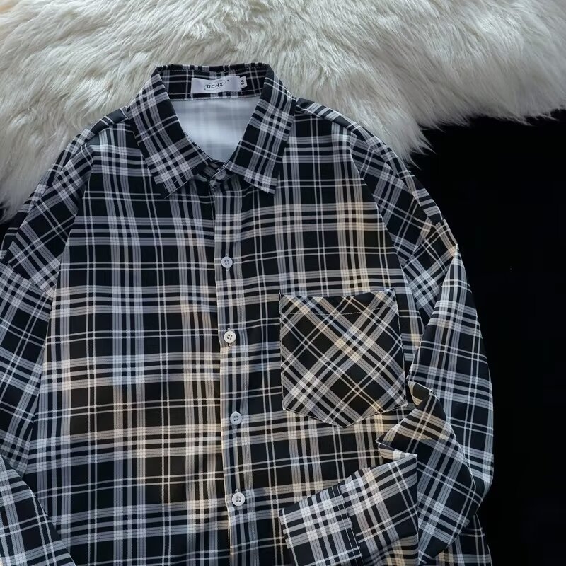 Jarné a jesenné vkusné klasické Joker vintage čiernobiele kockované pánske tričko s dlhým rukávom, voľné ležérne tričko