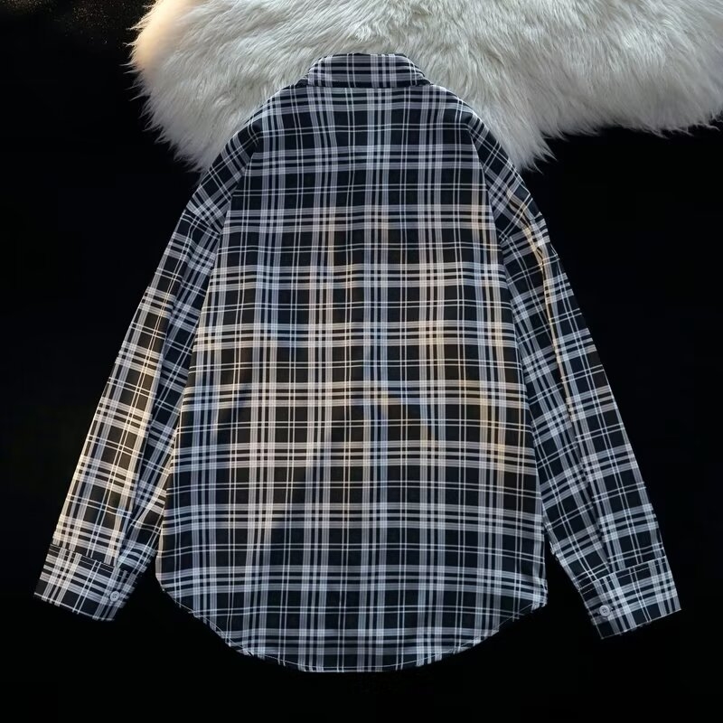 Jarné a jesenné vkusné klasické Joker vintage čiernobiele kockované pánske tričko s dlhým rukávom, voľné ležérne tričko