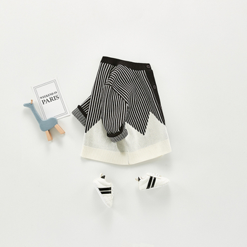 ins2020 Jesenski muški pleteni džemper za bebe, korejski crtani kardigan, muški džemper za 100 dana