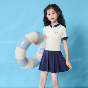 Mergaičių vienetinis maudymosi kostiumėlis jaunesniųjų klasių moksleiviams, greitai džiūstantis maudymosi kostiumėlis mergaitėms, korėjietiško stiliaus karštųjų versmių konservatyvus vientisas maudymosi kostiumėlis su sijonu