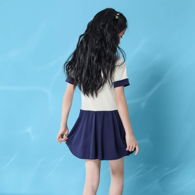 Mergaičių vienetinis maudymosi kostiumėlis jaunesniųjų klasių moksleiviams, greitai džiūstantis maudymosi kostiumėlis mergaitėms, korėjietiško stiliaus karštųjų versmių konservatyvus vientisas maudymosi kostiumėlis su sijonu